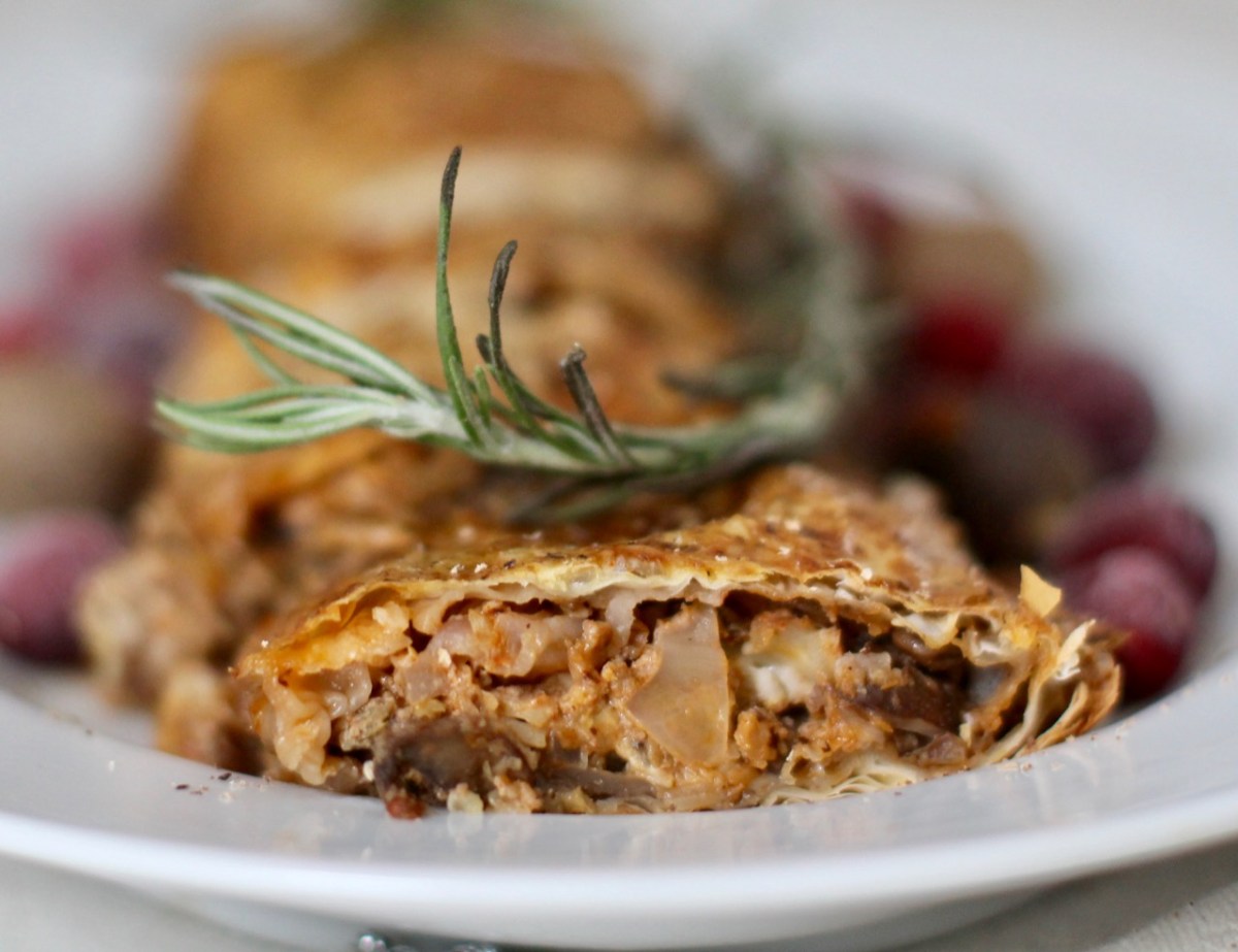 Festive strudel with cabbage, mushrooms and lentils&nbsp;(Vegetarian)