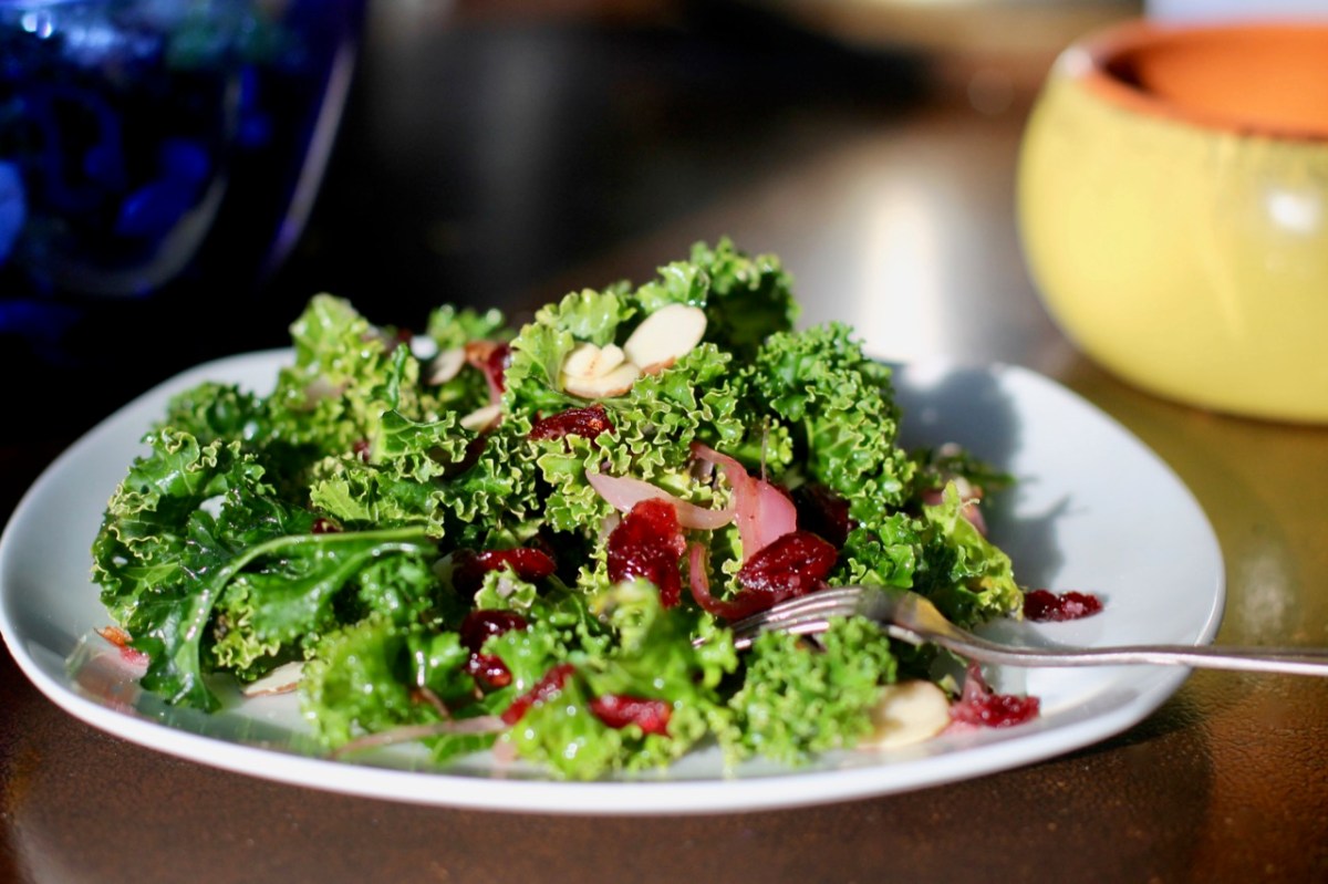 Kale salad with warm cranberry&nbsp;vinaigrette