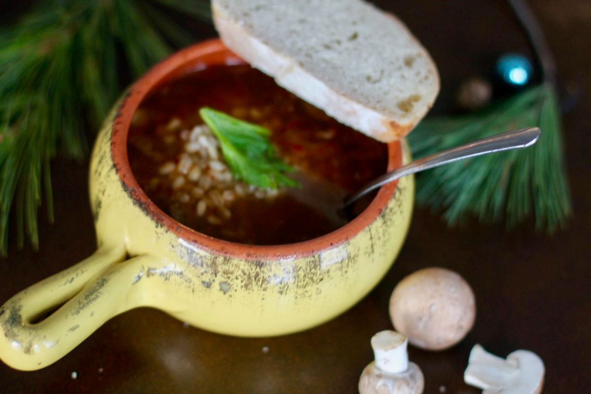 Russian sauerkraut Mushroom Soup  (Щи) –&nbsp;vegan