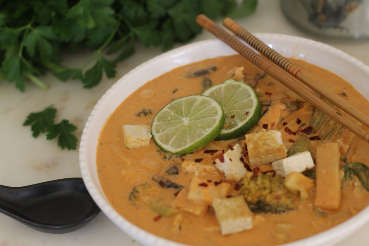 Tofu with thai red curry sauce&nbsp;(vegan)